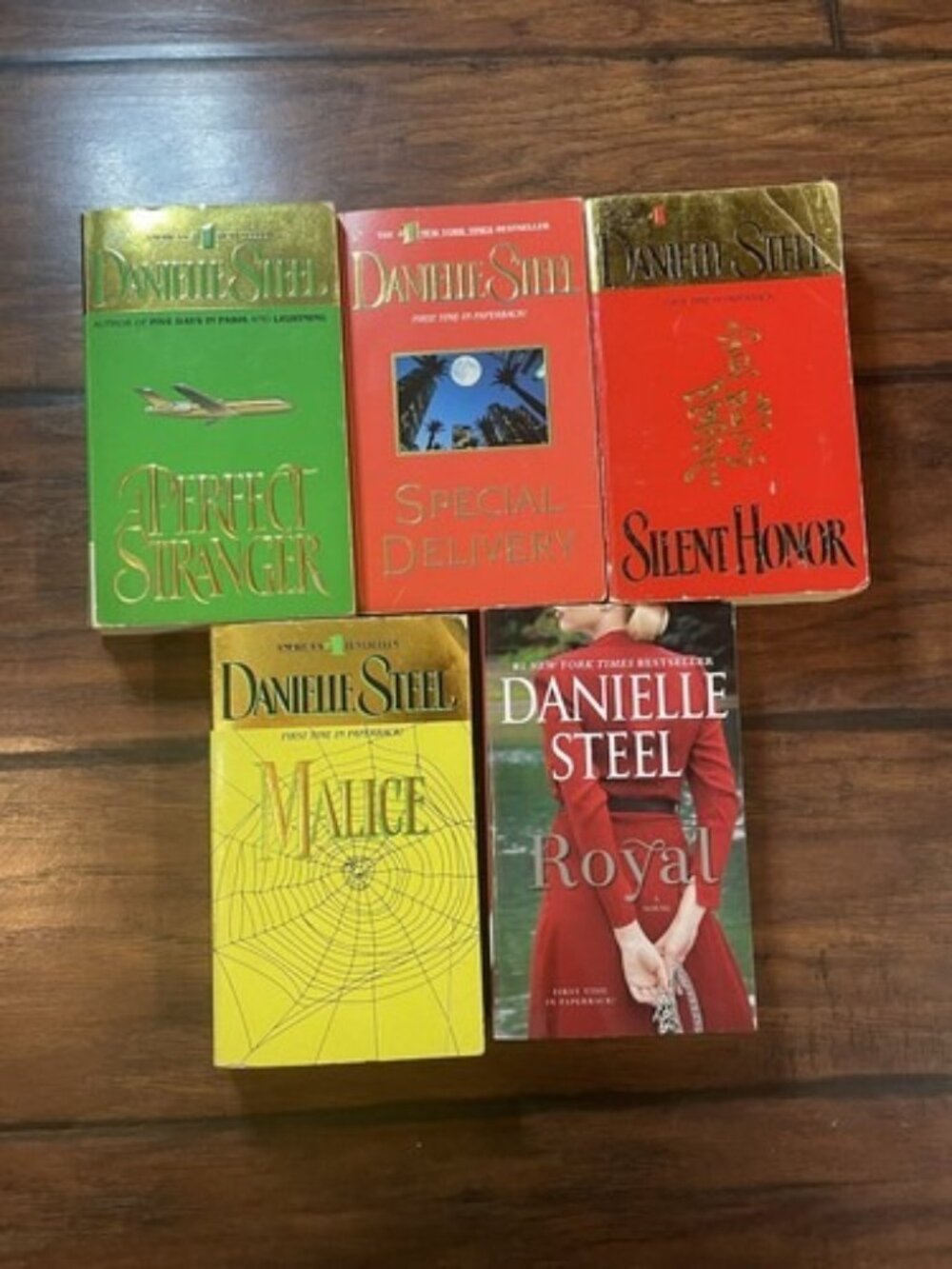 Daniele Steel Romance Novel Lot of 5 Malice Silent Honor Royal Perfect Stranger